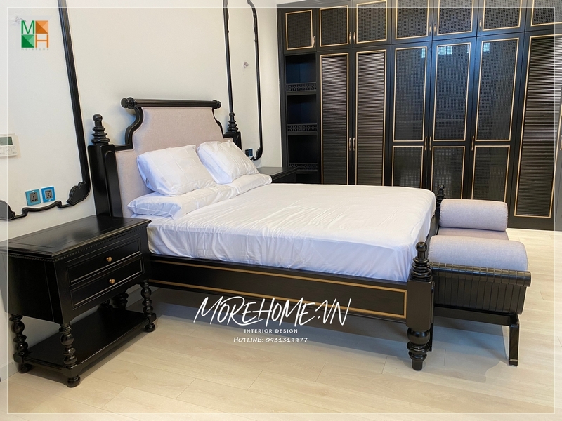 Giường ngủ của phong cách Indochine, được làm bằng gỗ tự nhiên, có thiết kế thẩm mỹ, đem lại sự thoải mái và giấc ngủ ngon cho người sử dụng.